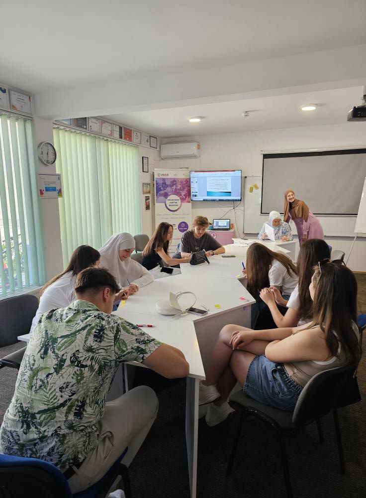 Mladi iz Bugojna učili kako “hakovati” kičmu: Održane edukativne radionice o pravilnom držanju i zdravim stilovima života