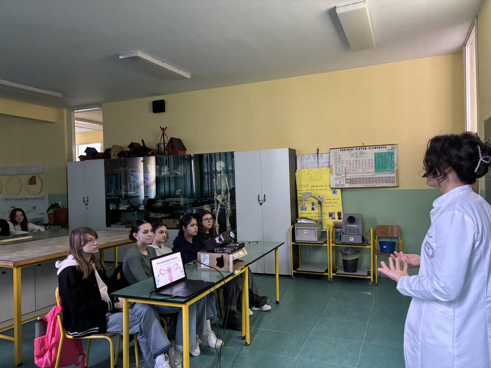 U OŠ “Gornji Vakuf” održana radionica o menstrualnom zdravlju u okviru projekta „Zdrava ja, zdrava okolina – faza 3: Zajedno za zdravlje mladih“