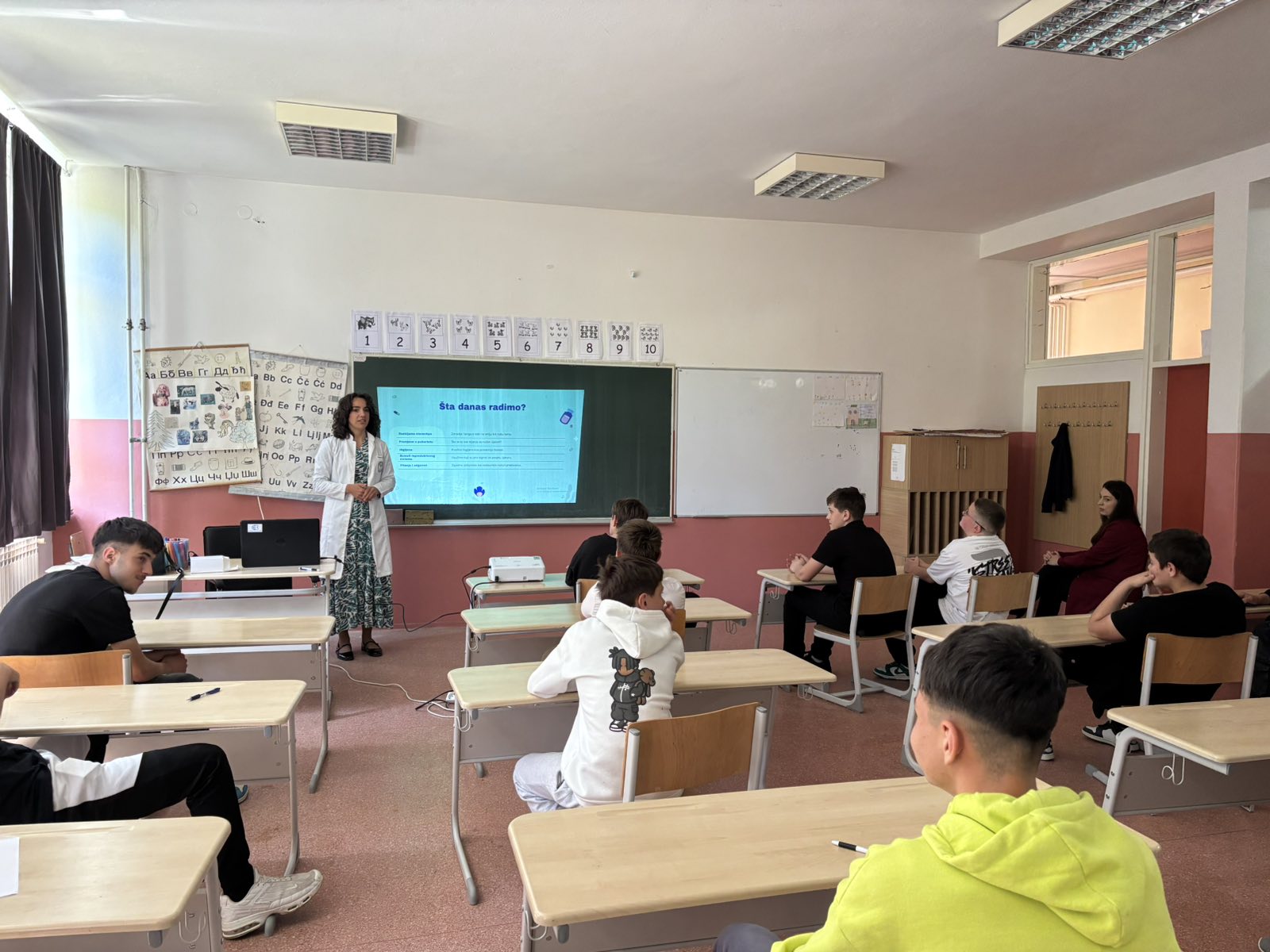 Nastavljen ciklus edukativnih radionica o muškom zdravlju i higijeni: Veliki interes mladih u Bugojnu i Gornjem Vakufu-Uskoplju